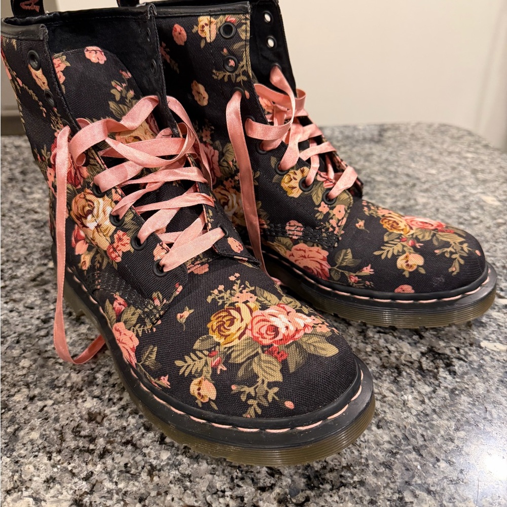 RARE Dr. Martens 1460 Victorian Floral boots- Women’s sz 9 - Picture 3 of 10
